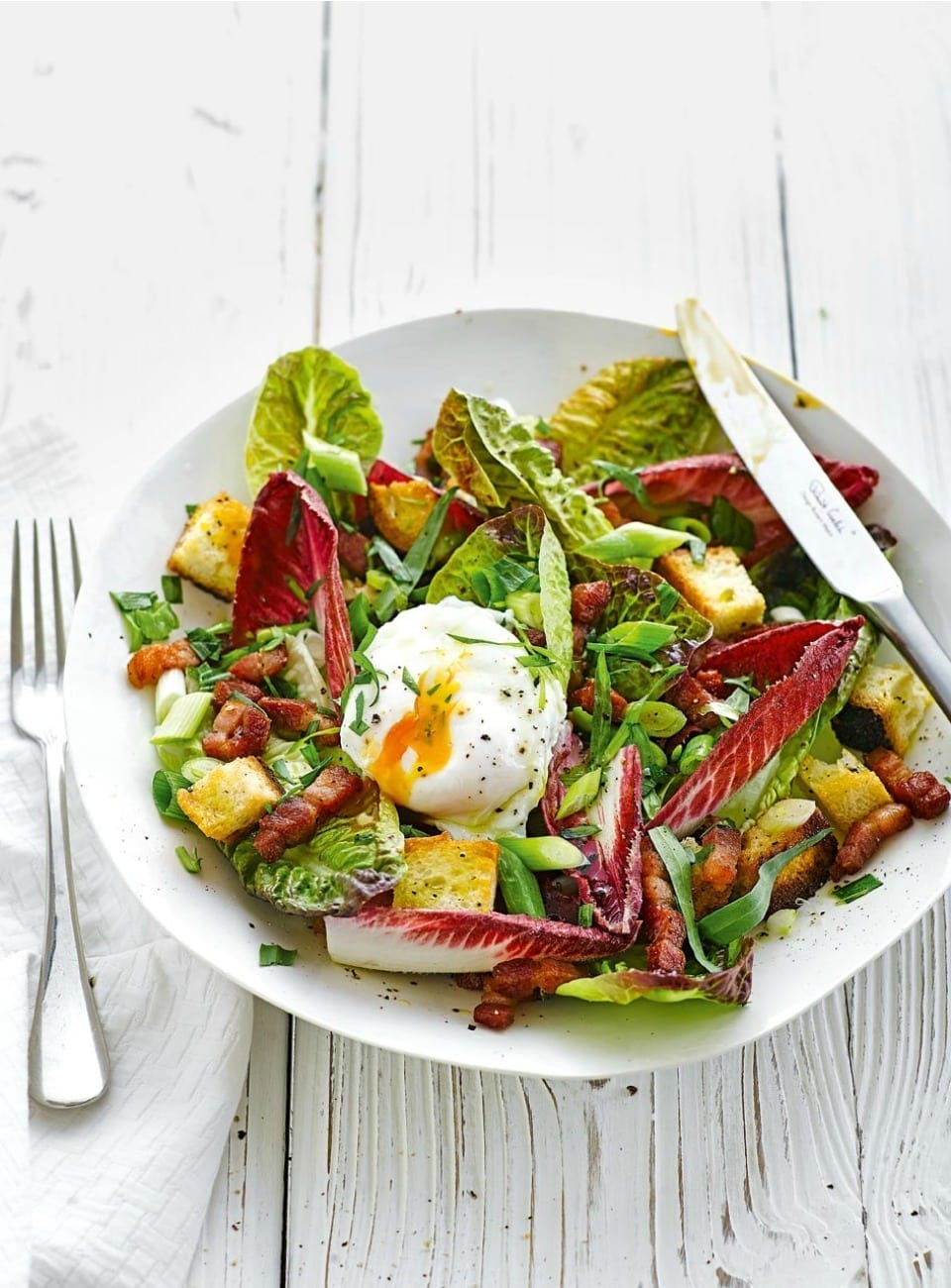Bistro salad with poached egg, croutons, lardons and walnuts recipe
