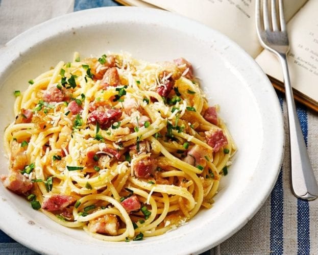 One-pot carbonara pasta bake