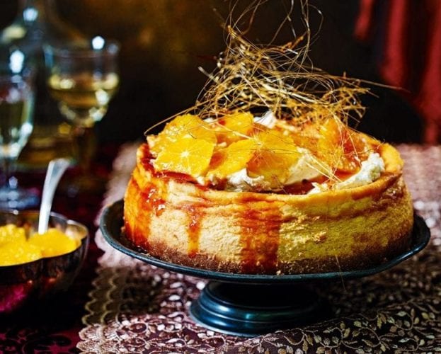 Baked lemon cheesecake with pineapple flowers