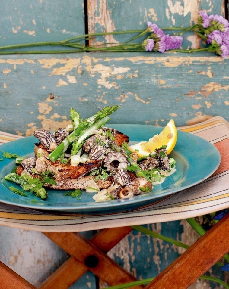 Asparagus and morels on toast