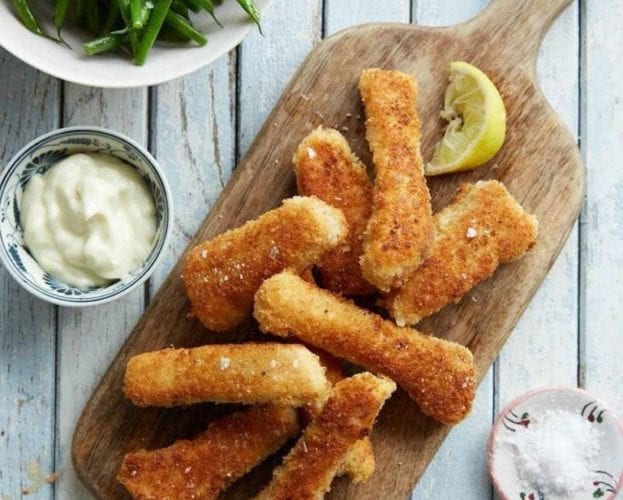 Salmon fish fingers and green beans