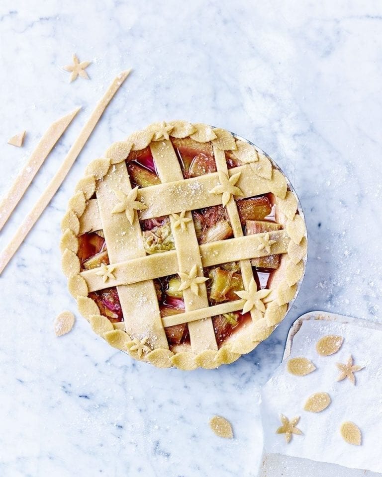 Rhubarb lattice pie