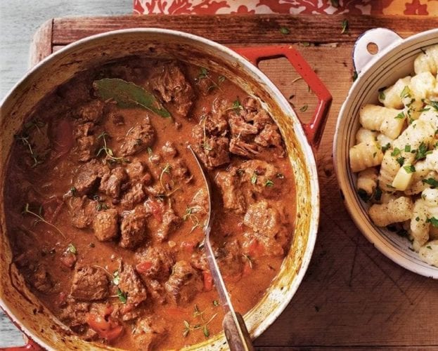 Paprika pork with chickpeas and spinach