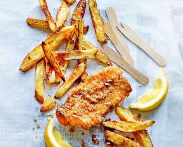 Fish fingers with chipped potatoes and tartare sauce