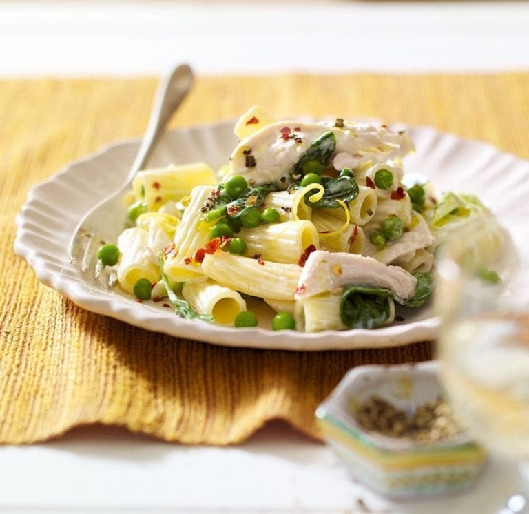 Creamy chicken, pea, leek and spinach pasta
