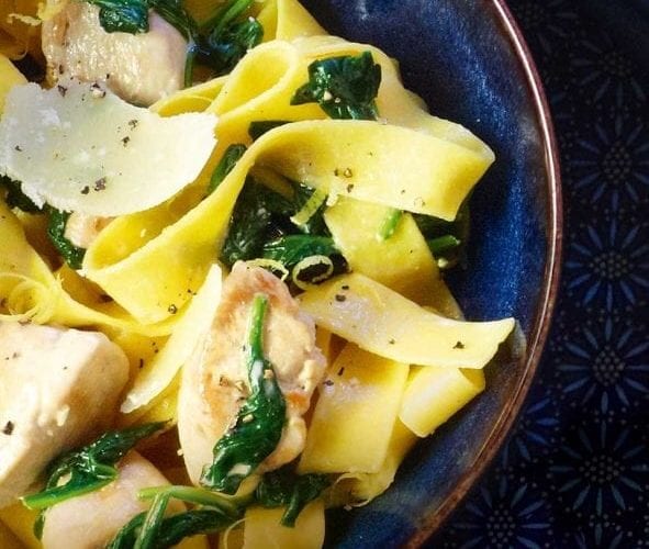 Creamy chicken, lemon and spinach pappardelle