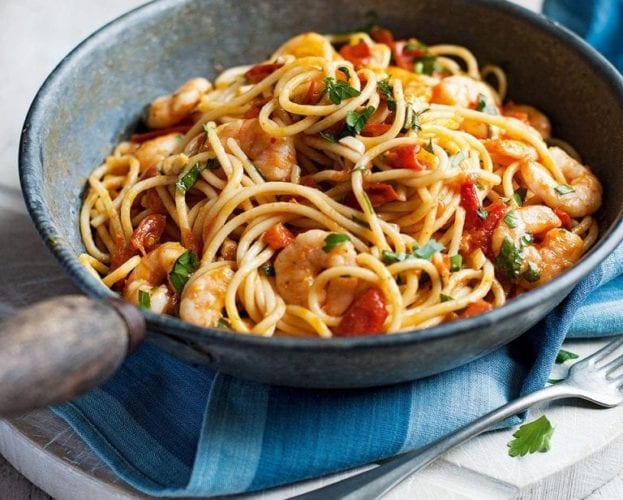 Picchi-pacchi spaghetti with prawns and chilli
