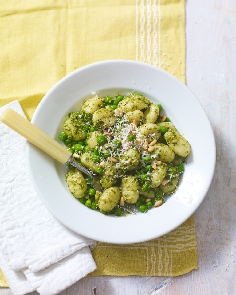 Pesto gnocchi with peas and pine nuts