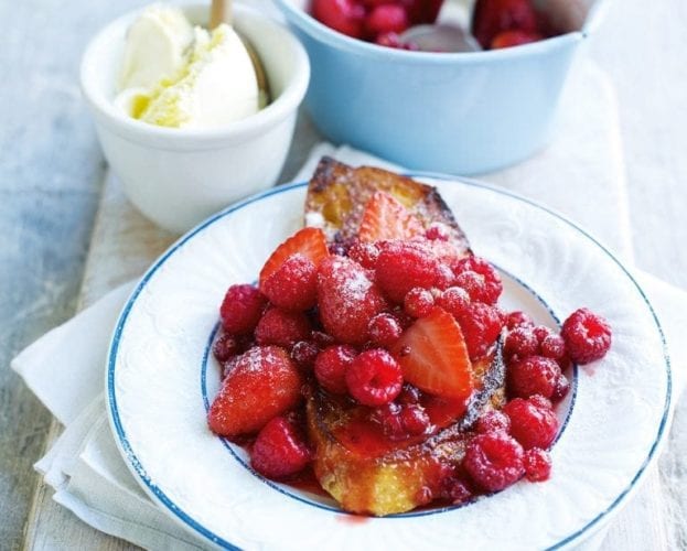 Mixed summer berry pain perdu