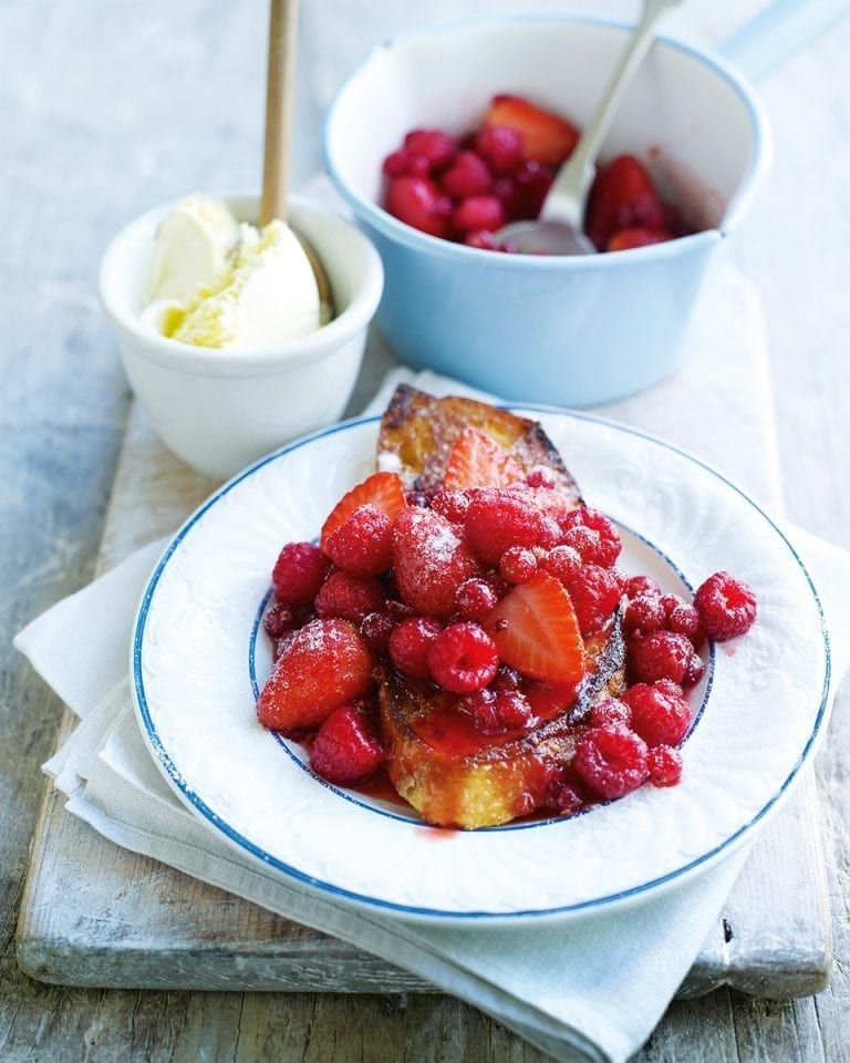 Mixed summer berry pain perdu