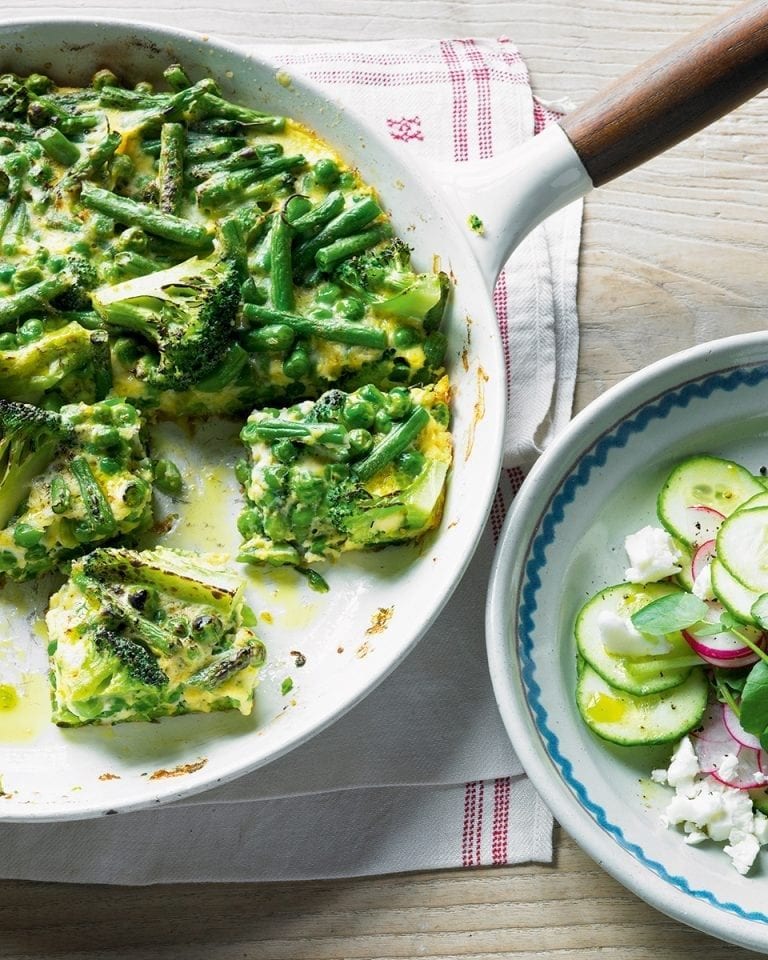 Extra green frittata with feta salad