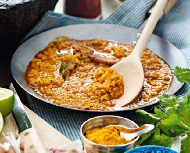 Basic curry sauce in a frying pan