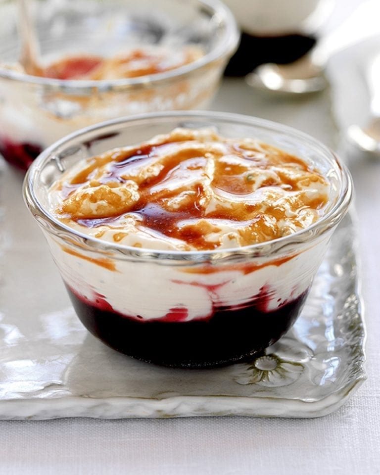 Blueberry yogurt brûlée