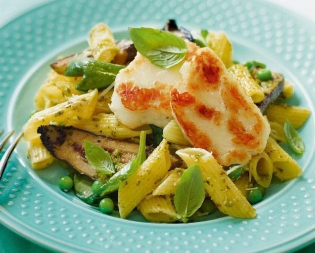 Pasta with halloumi