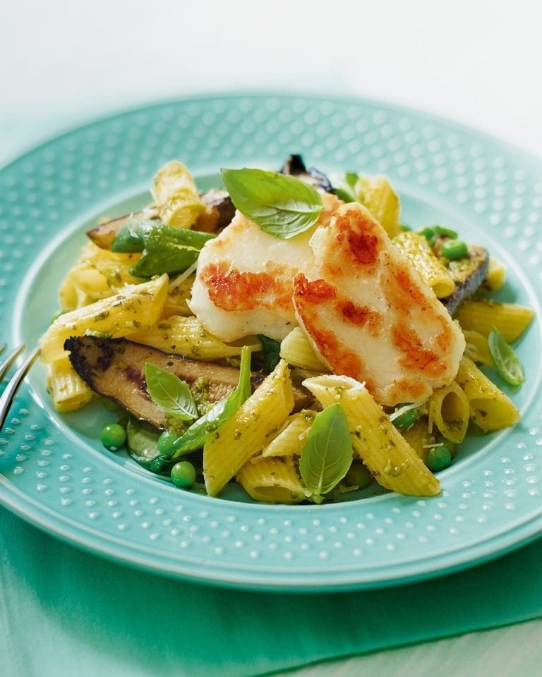 Pasta with halloumi