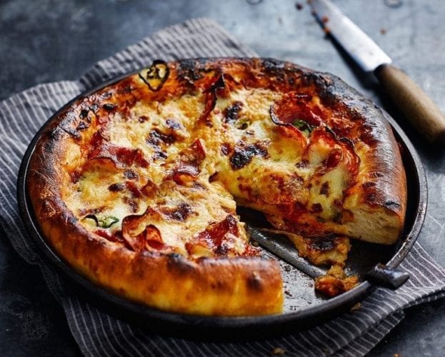 American hot deep-pan pizza
