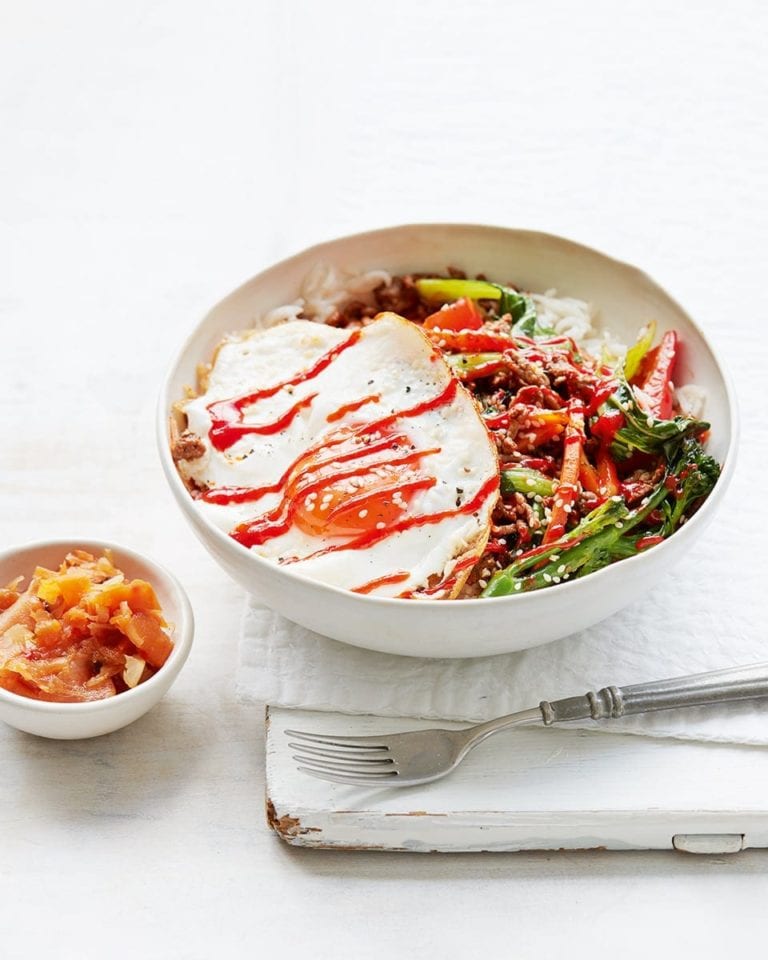 Beef bibimbap (Korean rice bowl)