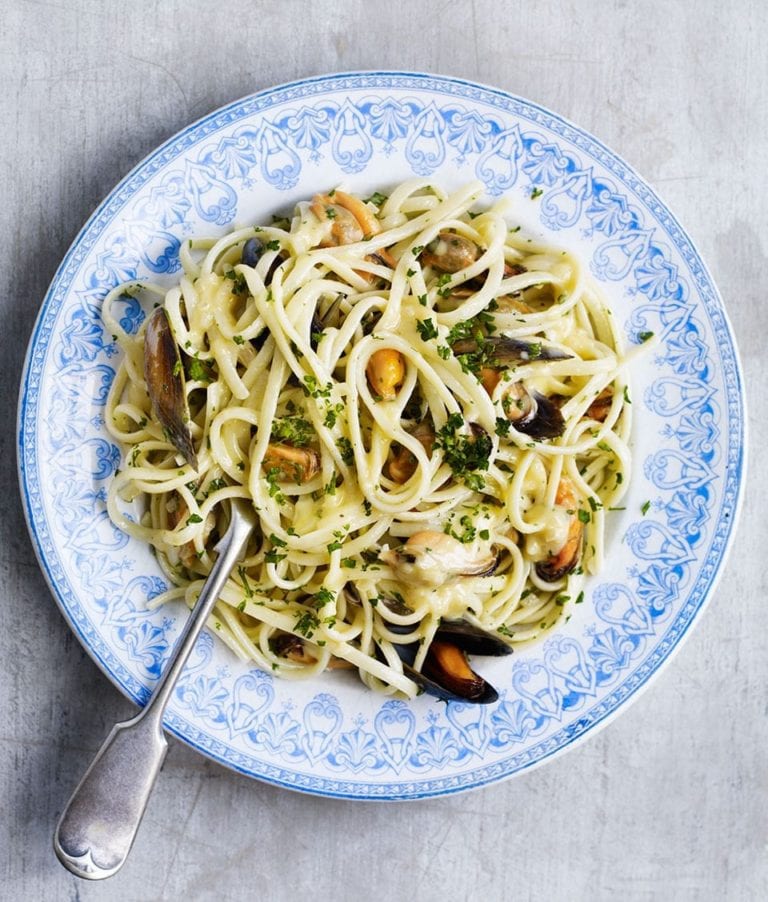 Linguine with mussels, beurre blanc and parsley
