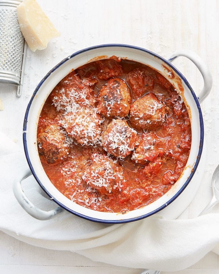 Classic meatballs in tomato sauce