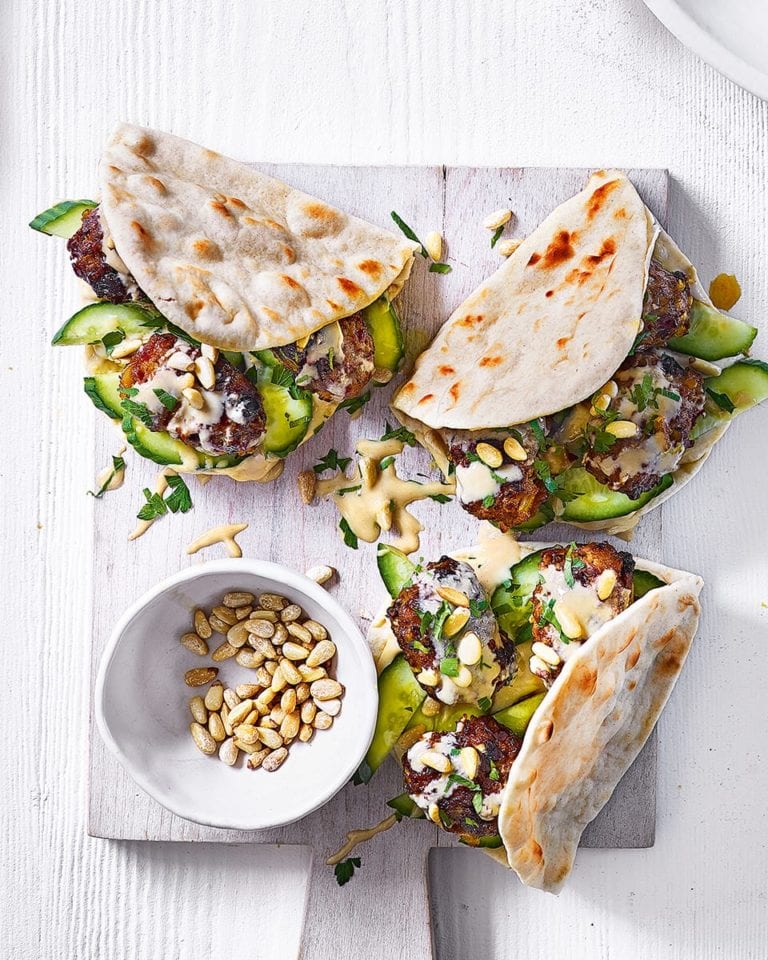 Houmous and harissa kofte pittas