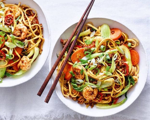 Singapore pork and prawn noodles