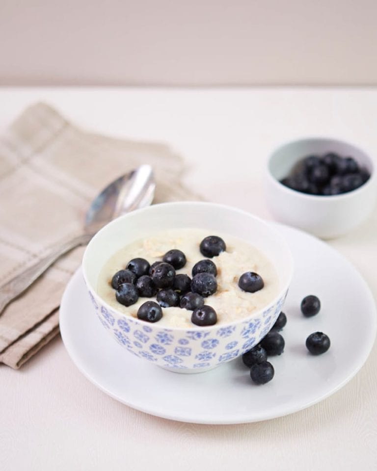 Gluten-free porridge with blueberries