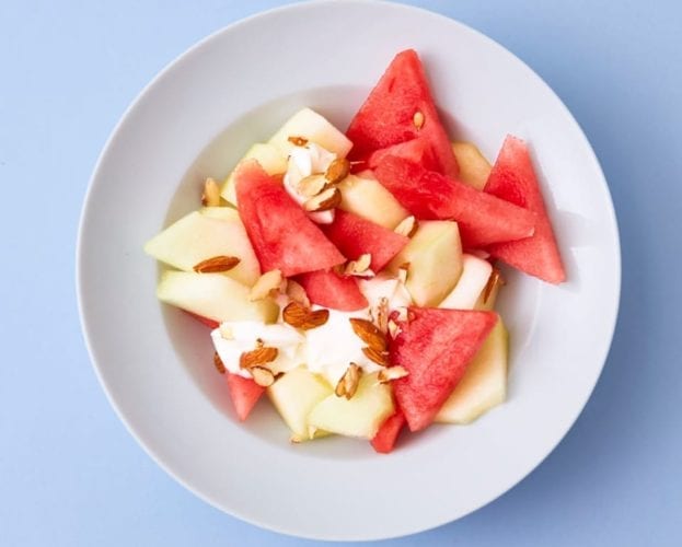 High-protein breakfast bowl with melon and yoghurt