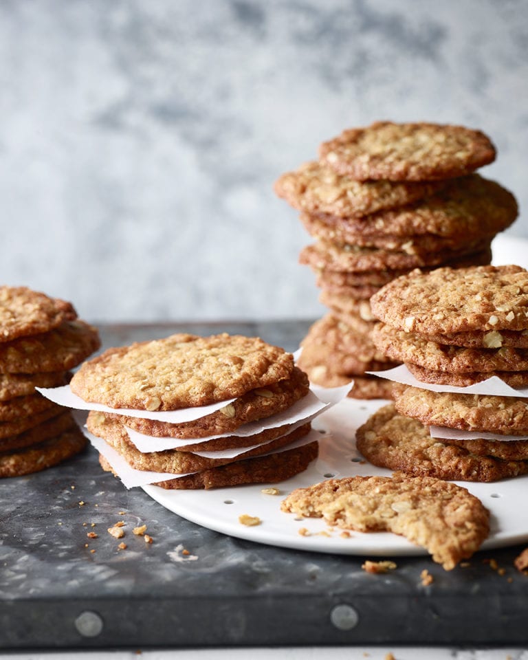 Chewy coconut cookies (Anzac biscuits)