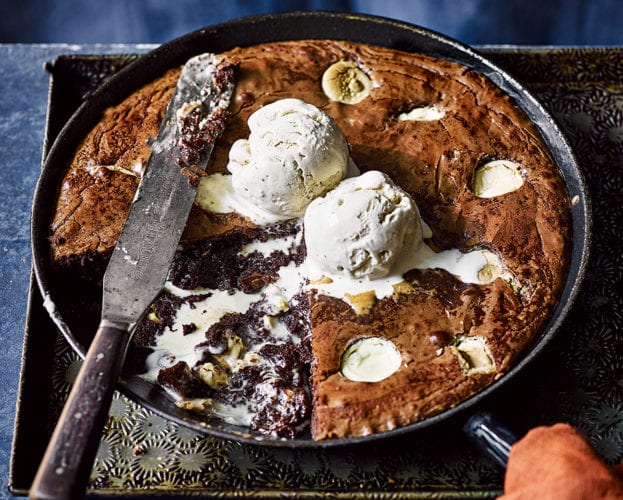 Chocolate brownie with Lindor fondants