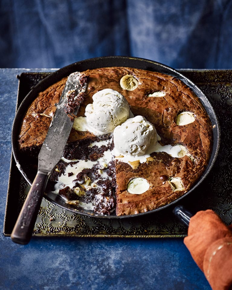 Sharing pan brownie with white chocolate Lindors