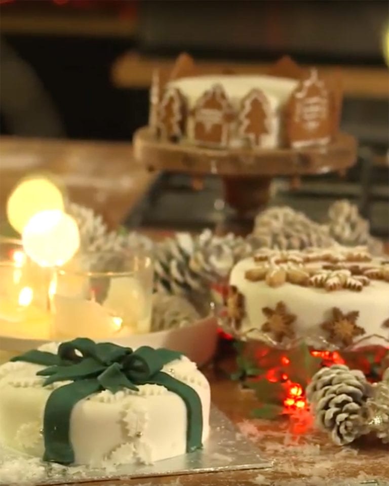 Three stunning ways to decorate your Christmas cake