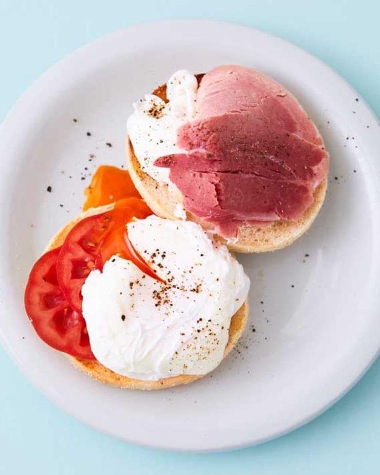 Quick egg and ham english muffin