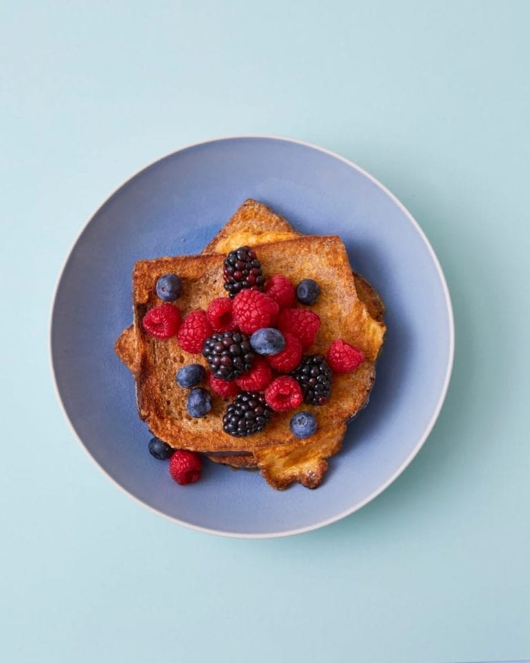 French toast with berries