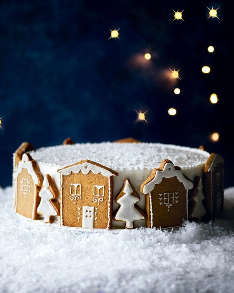 How to decorate your Christmas cake with gingerbread houses ...