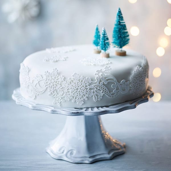 22 Fun and Easy Christmas Cake Decoration Ideas 2023 | Gathered