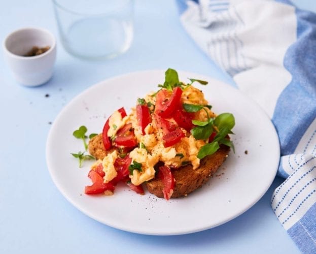 Speedy scrambled eggs for one
