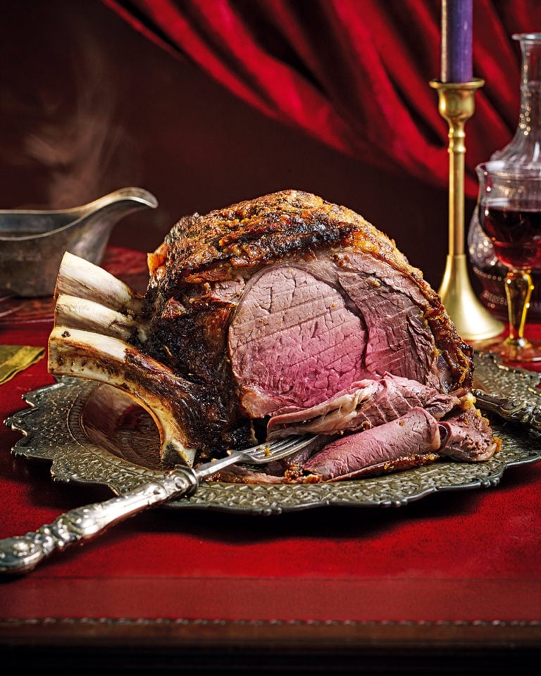 Roast rib of beef with a golden crust