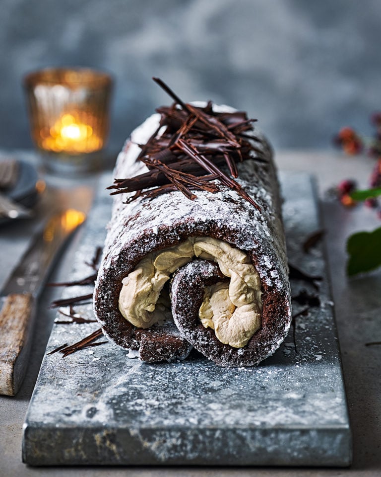 https://www.deliciousmagazine.co.uk/wp-content/uploads/2018/12/roulade-768x960.jpg