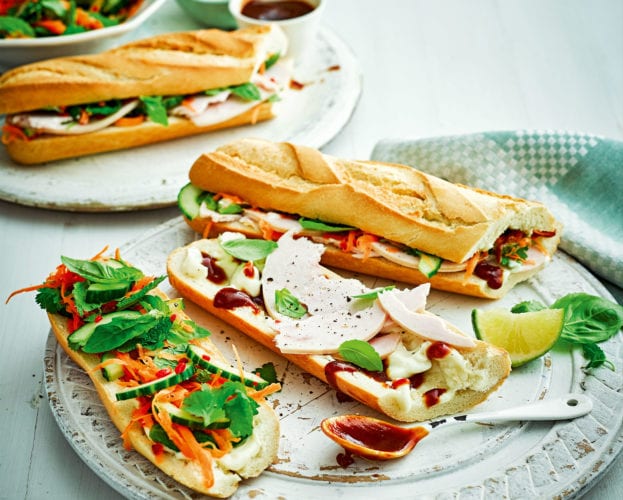 Lemongrass and vegetable fritter báhn mì