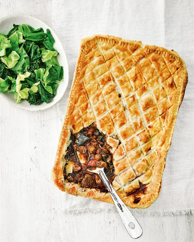 Peppered beef and mushroom pie