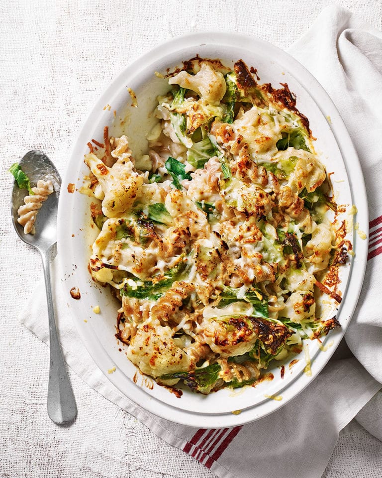 Cauliflower cheese and greens pasta bake