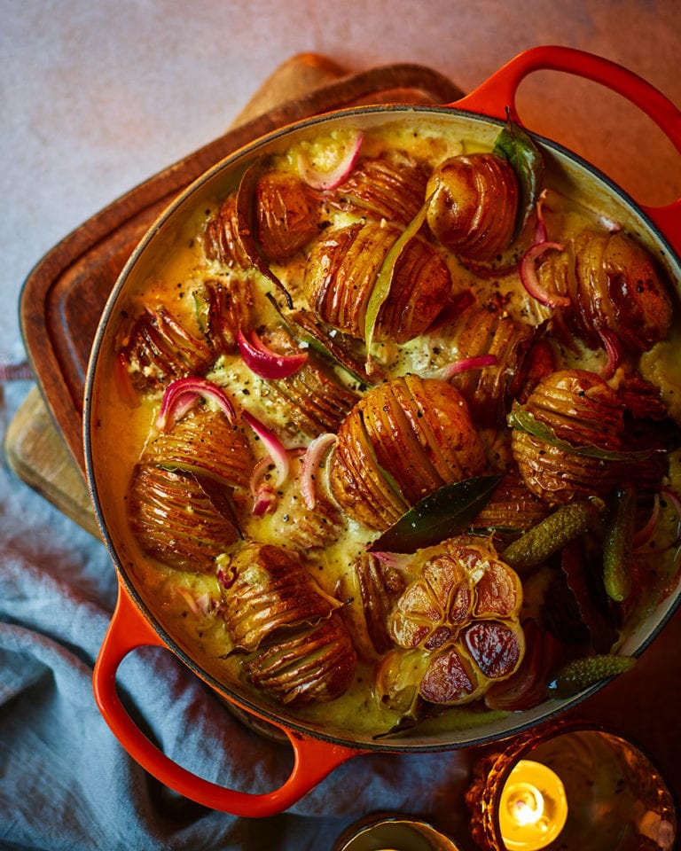 Fondue hasselback potato bake