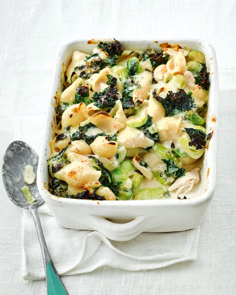 Blue cheese and chicken pasta bake
