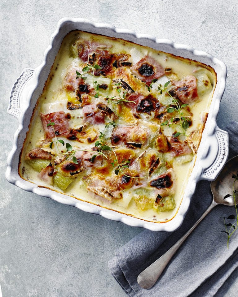 Cheesy baked leeks with ham