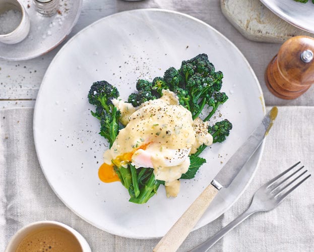 Poached egg, purple sprouting broccoli and tarragon hollandaise