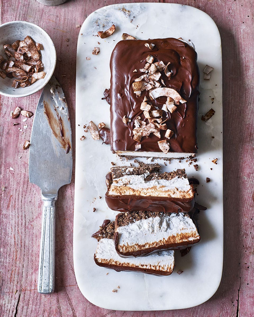 Bounty cake with coconut