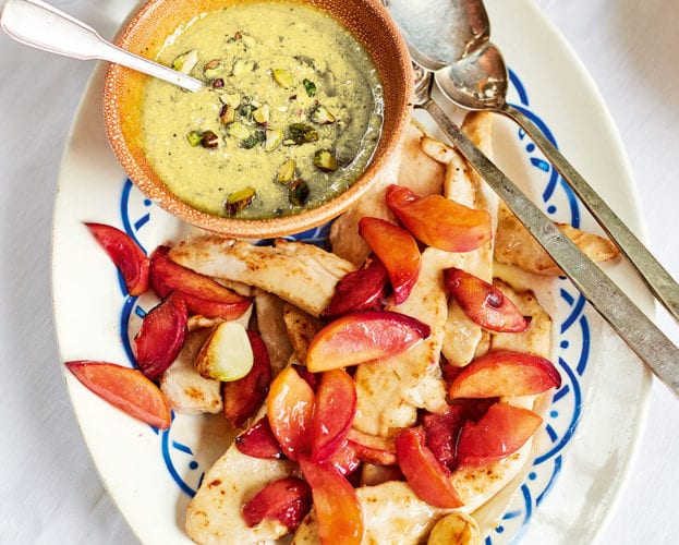 Chicken with grilled peaches, pistachio mayonnaise and sweet and sour peppers