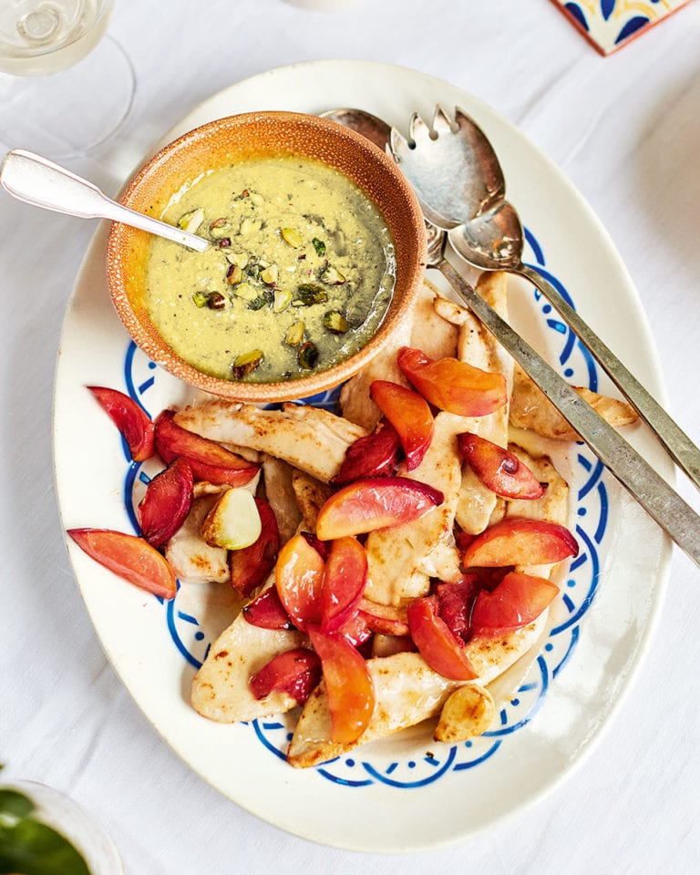 Chicken with grilled peaches, pistachio mayonnaise and sweet and sour peppers