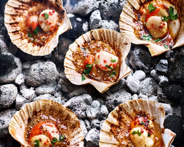 Scallops with garlic, chilli and anchovy butter