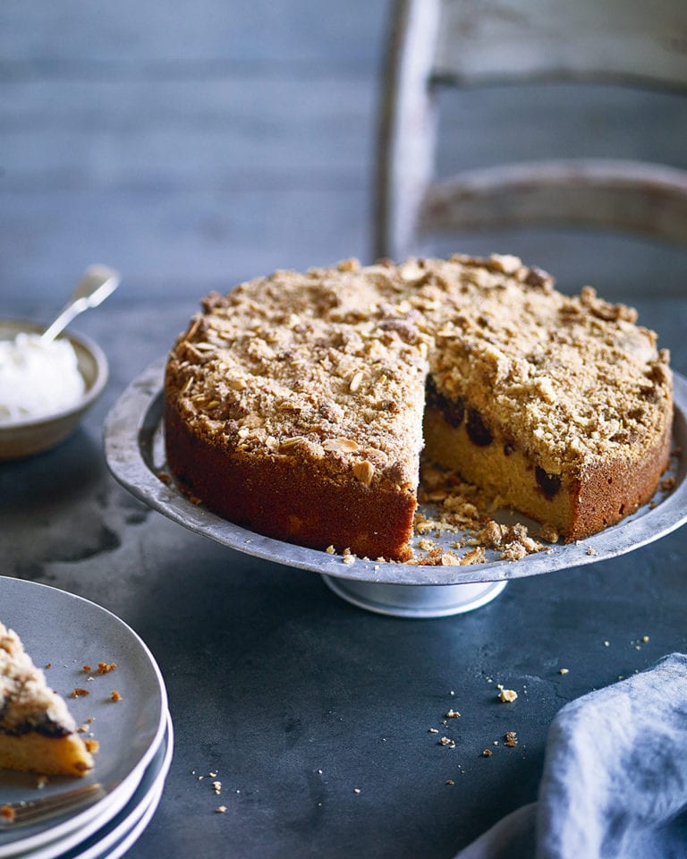 Cherry crumble cake